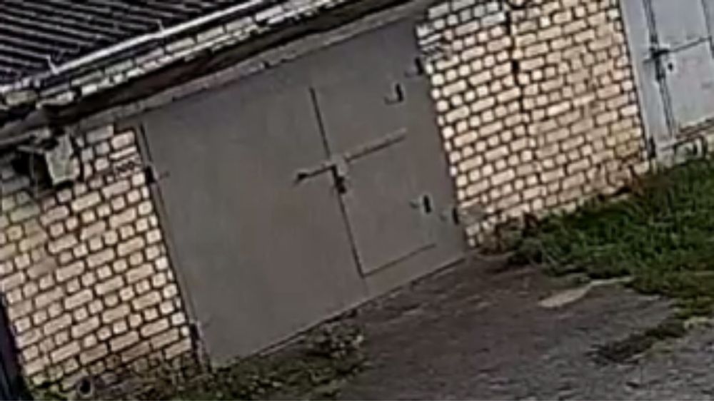 Гараж з ямою та підвалом