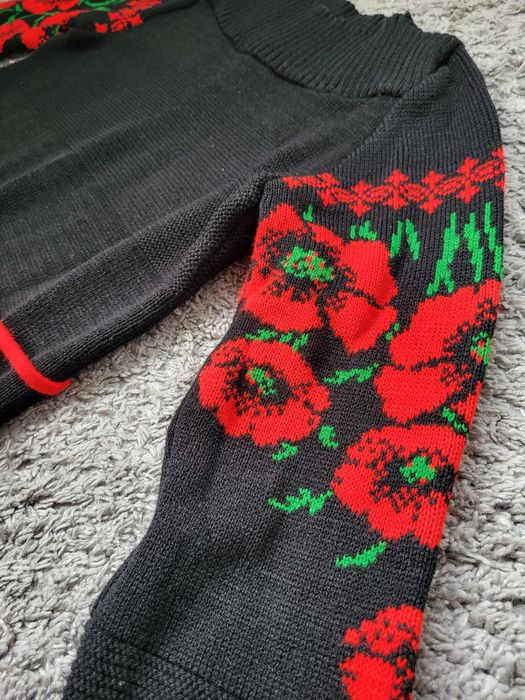 Женское платье, вязаное с вышивкой