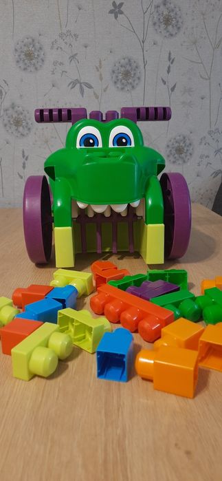 Машинка - крокодил толокар Fisher Price Mega Bloks