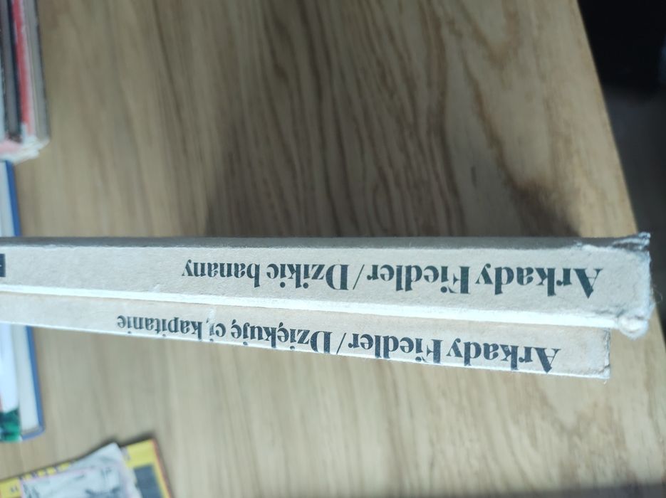 Arkady Fiedler "Dziękuję ci kapitanie", "Dzikie banany"," Dywizjon 303