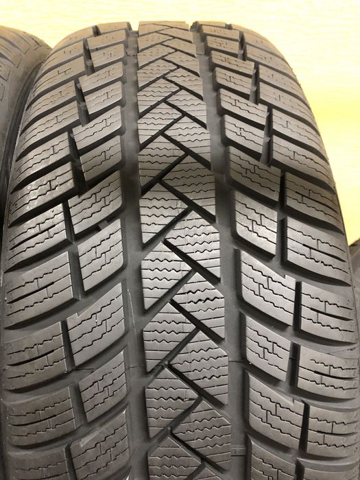Зимові шини 225/55 R17 VREDESTEIN