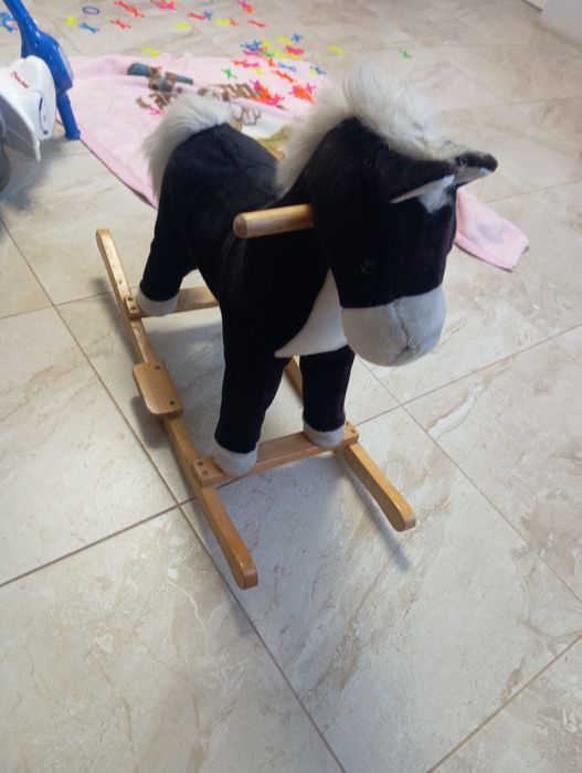 Коник гойдалка..