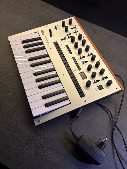 Korg Monolongue- syntezator