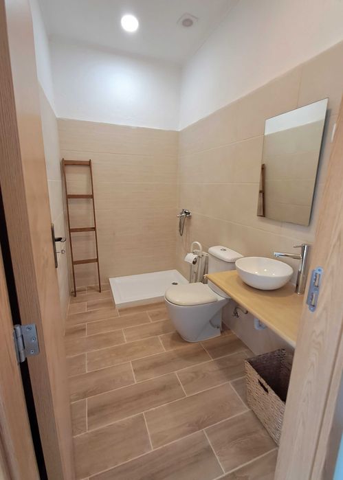 Moradia com quintal e anexo