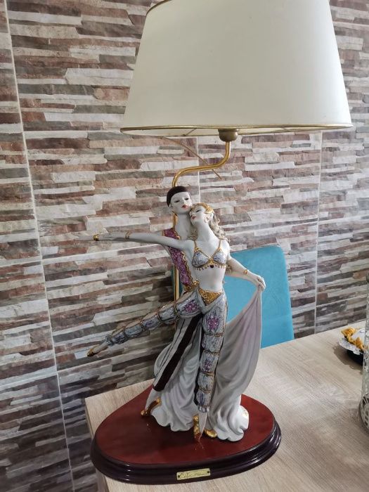 Candeeiro - Escultura em porcelana Capodimonti de Vittorio Sabadin