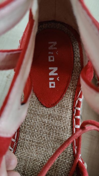 Espadryle czerwone wiązane na kostkach