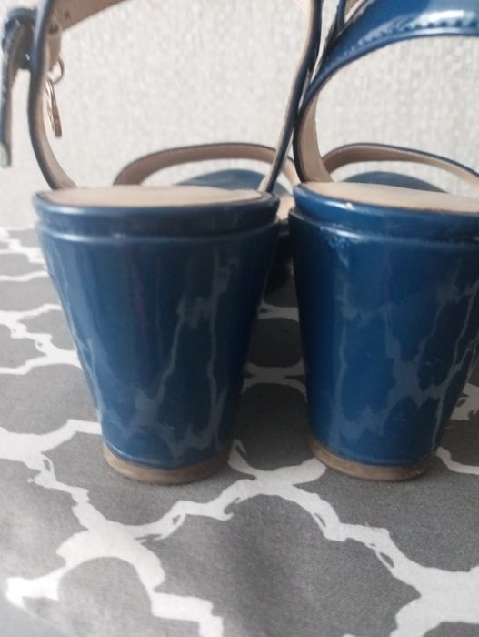 Ładne buty lakierki damskie