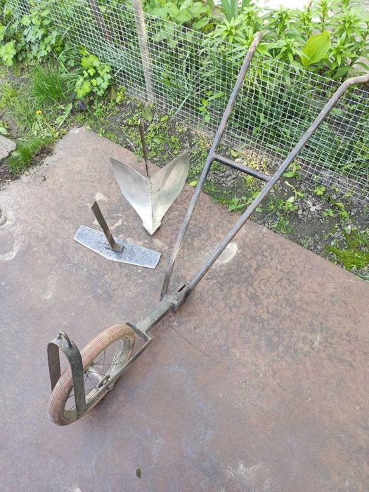 Окучник ручний (плуг, виорка, підгортальник) для картоплі