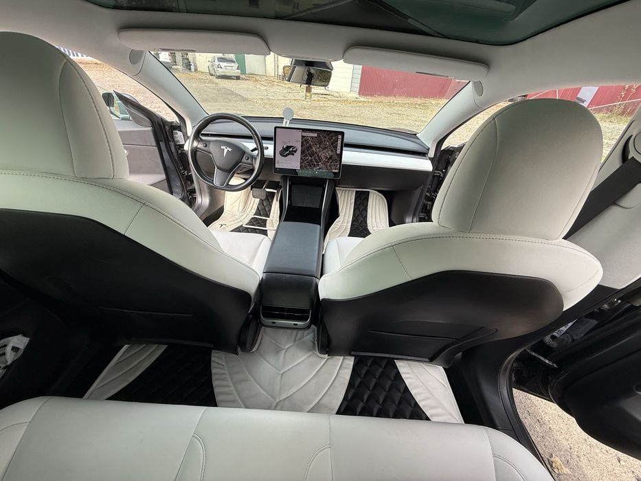 Tesla Model 3 2019 — автопілот, CCS2, Українська навігація