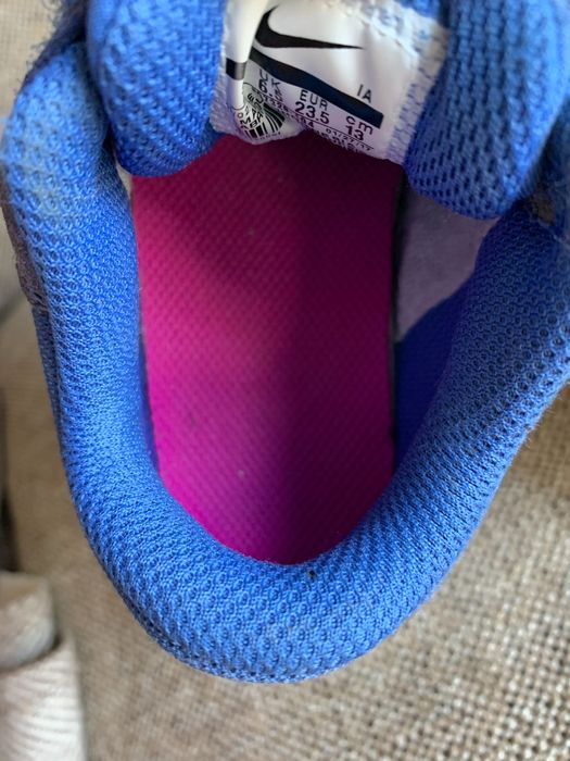 Продам кроссовки Nike