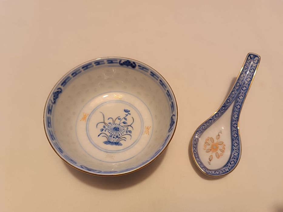 Taça e Colher Porcelana Oriental. Como Nova