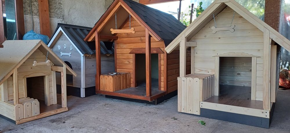 Будка з дерева для собак