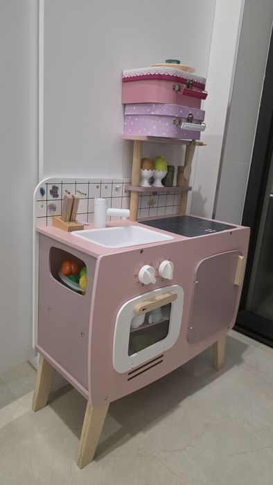 Cozinha de madeira de criança