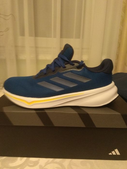 Кросівки для спорту та на кожний день.