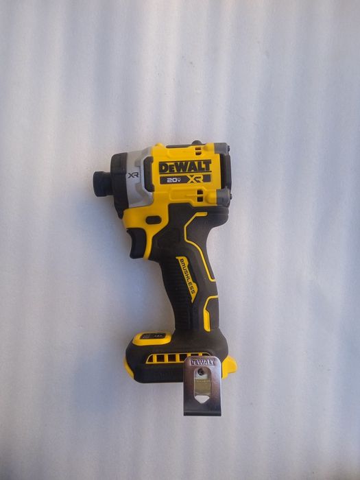 Імпакт DeWalt DCF860
