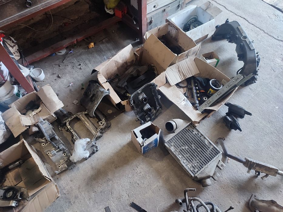 Разобранный мотор Субару Форестер 2.0 диз.