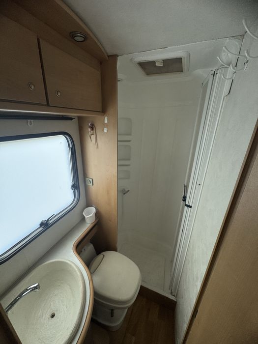 Autocaravana de 2006 com 6 lugares
