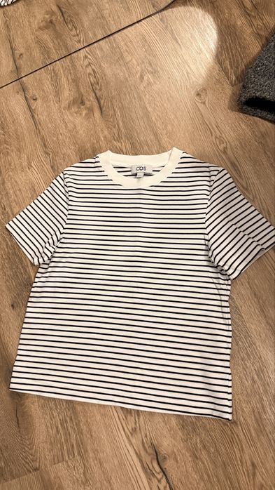 Нова футболка COS xs