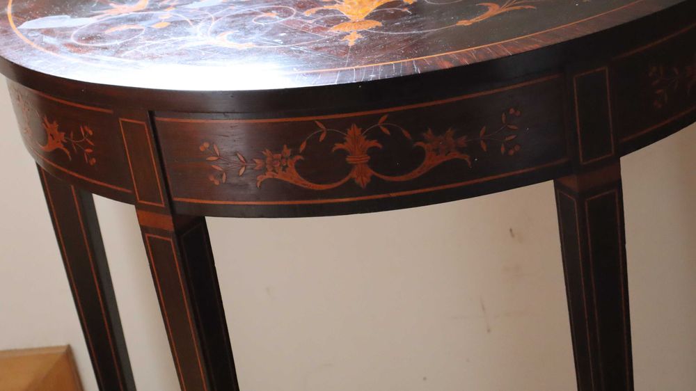 Mesa  de jog de meia lua no estilo D. Maria
