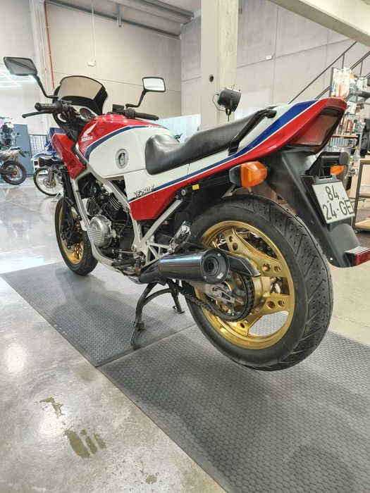 Honda VF 750F (RC15)