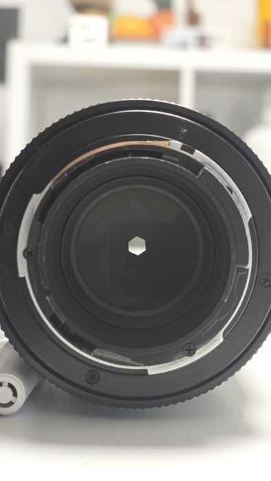 Objetiva Carl Zeiss Sonnar T* 135mm f2.8 (CY) - Adaptador Fuji X