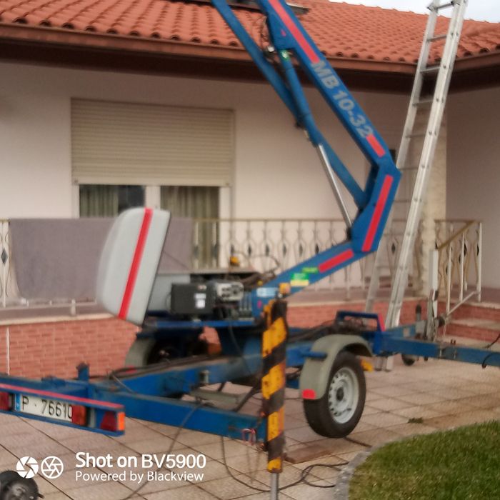 Plataforma elevatória rebocavel