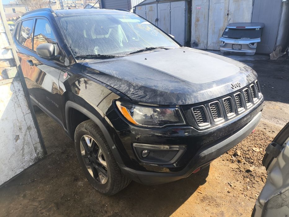 ЛОБОВЕ скло JEEP COMPASS MP 2017-21р в гарному стані