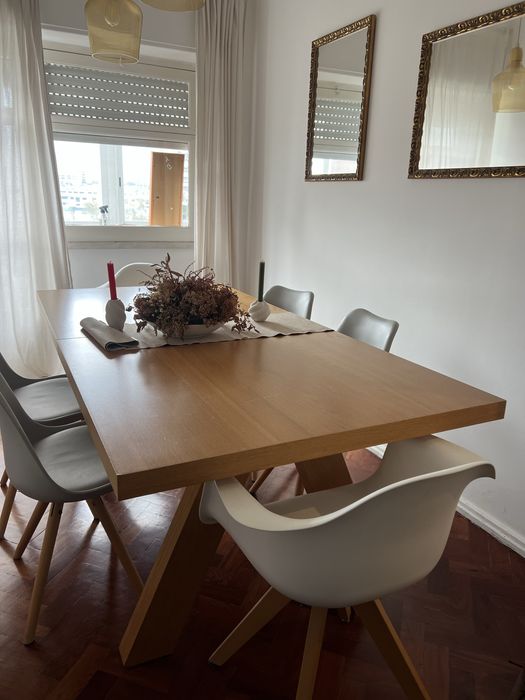 Conjunto mesas e cadeiras