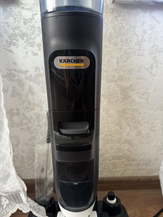 РУЧНИЙ МИЮЧИЙ ПИЛОСОС KARCHER FCV 3