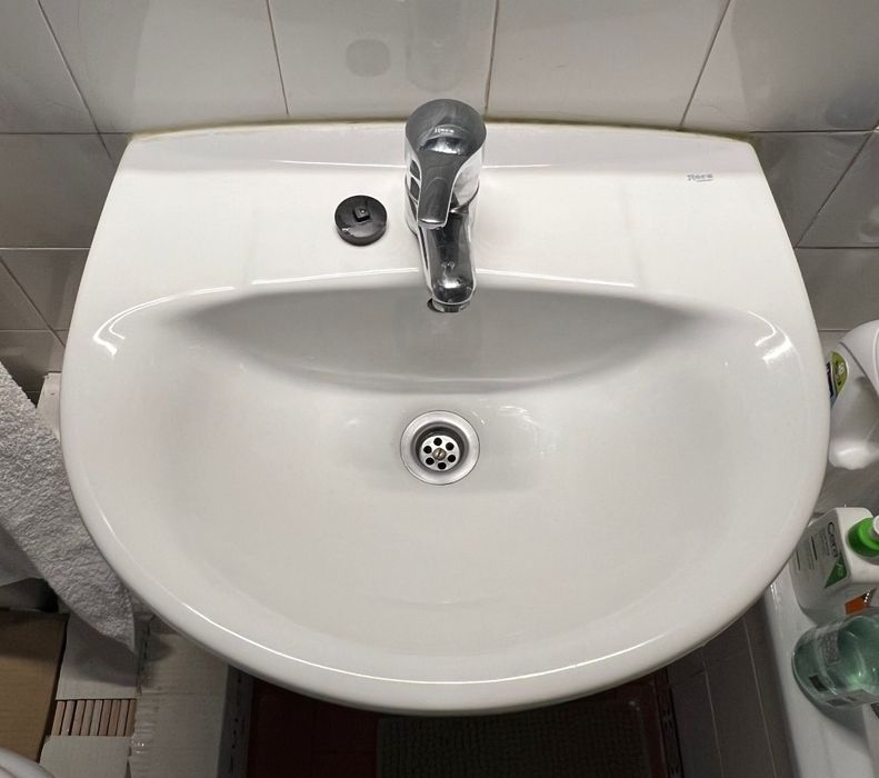Lavatório, coluna e torneira