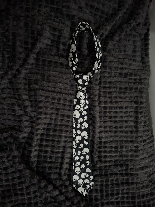 Галстук с черепами.