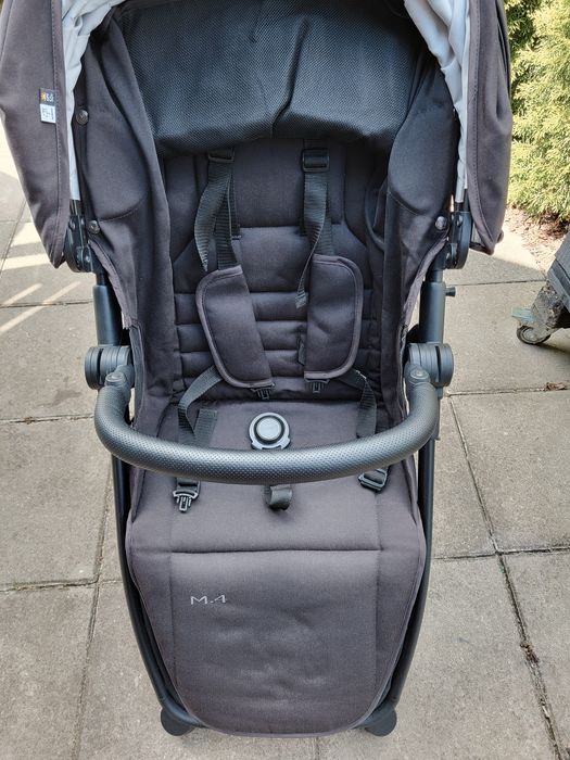 Lekki wózek spacerowy MAST Swiss design M4 Onyx ciemny