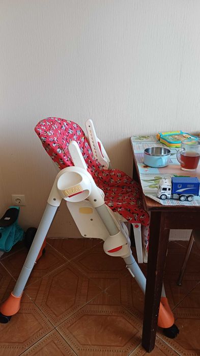 Стілець для годування