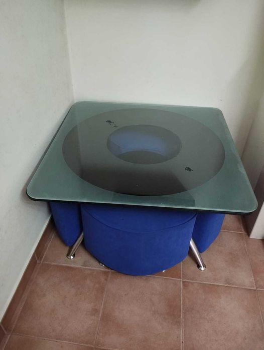 Mesa sala de estar com 4 bancos