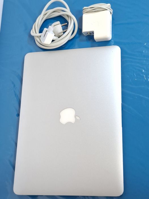 MacBook Air Ecrã Retina de 13.3'' | Intel Core i5 a 1,8GHz |  disco SSD PCie | MacOS Catalina | Impecável