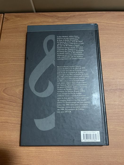 Livro “ Os Reis Malditos - A Rainha estrangulada”