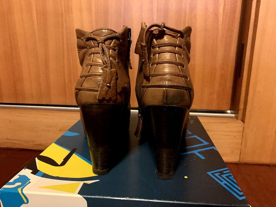 Botins em pele camel 38