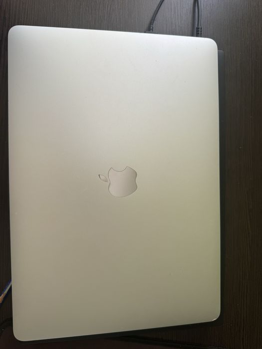 MacBook pro 13’ 2019 128 gb + magic mouse 2