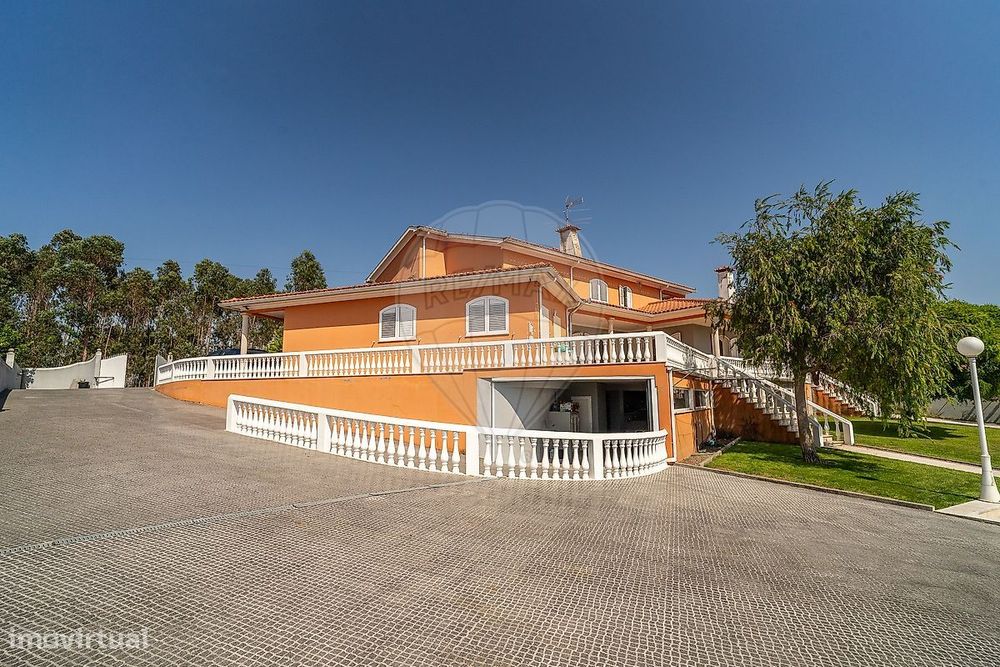 Moradia T4 para venda
