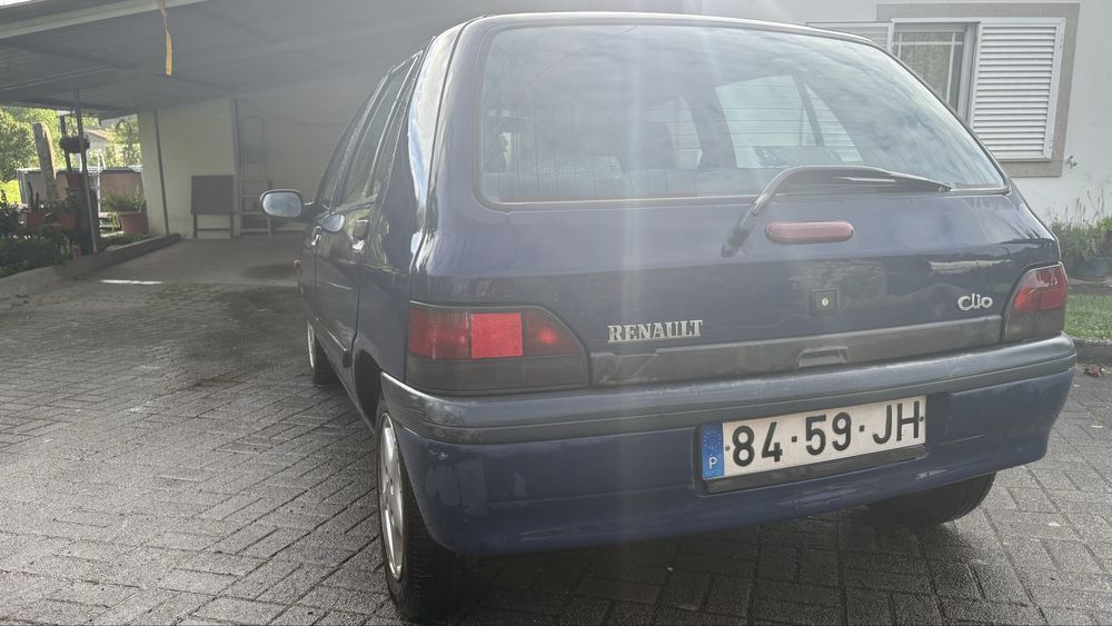 Renault Clio 1997 – Económico e a andar bem