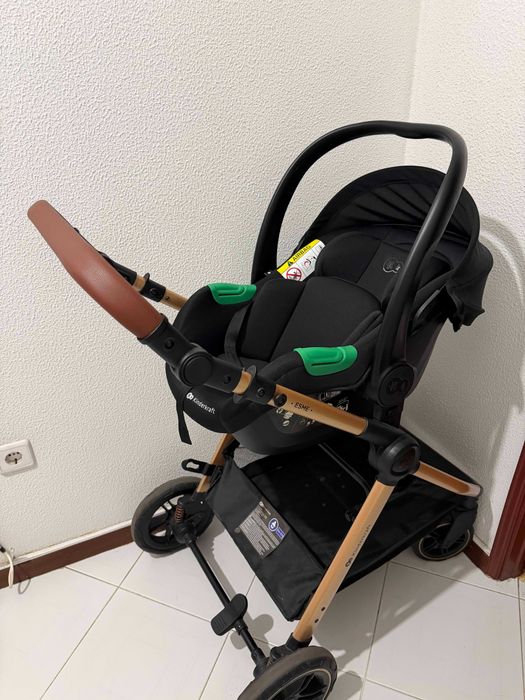 Carrinho de bebé Kinderkraft em excelente estado.