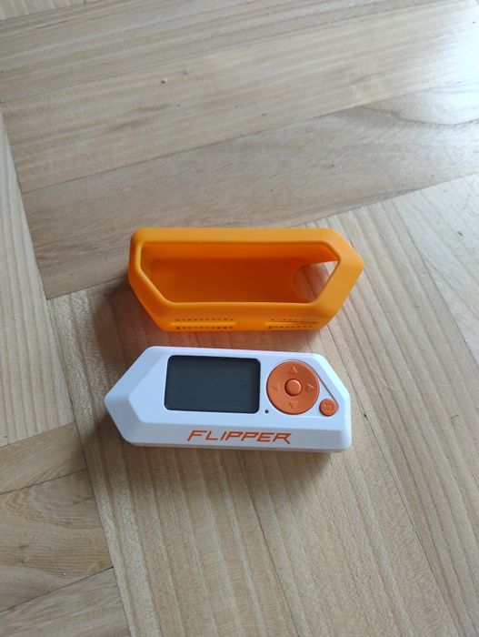 Flipper zero z obudową