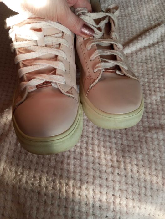 Гламурні кросівки бренду fabric