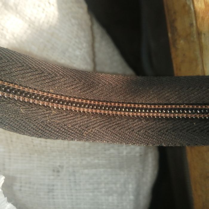 Рулонная зиперная молния с бегунками