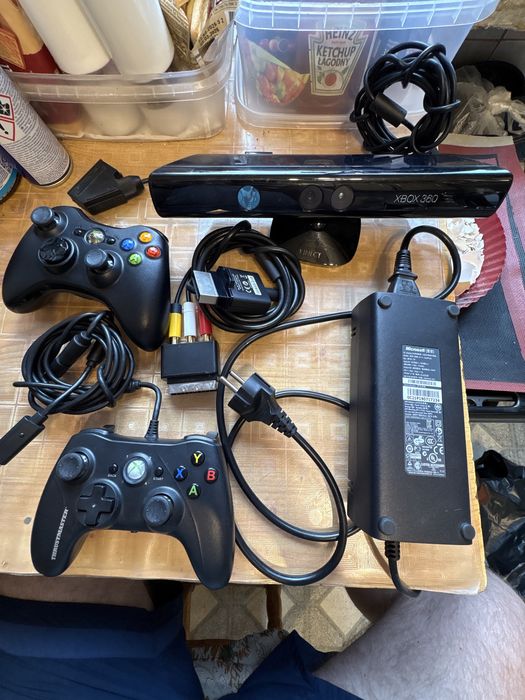 Запчастини до XBOX 360 в подарунок мортал комбат игра