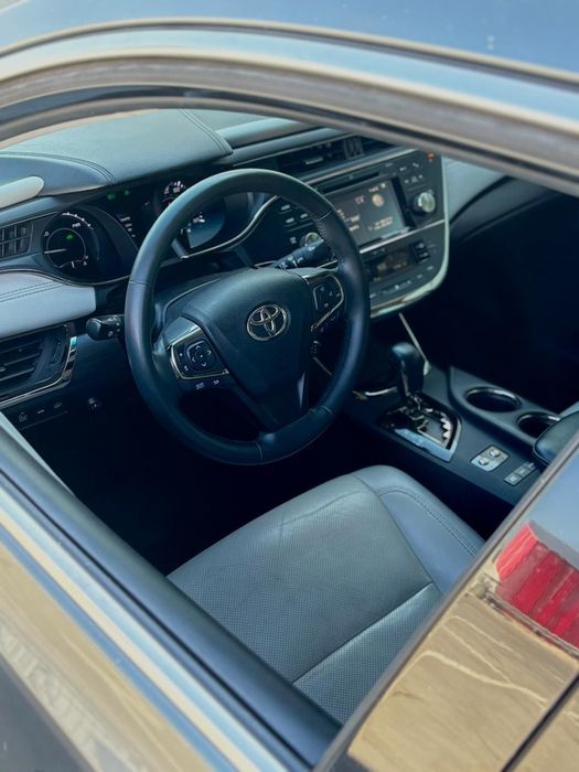 Аренда авто Toyota Avalon Hybrid Premium