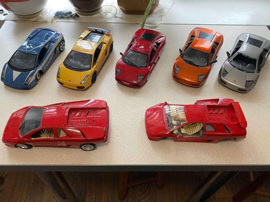 Машинки (модели) 1:18 под реставрацию