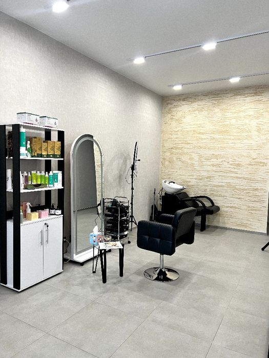 Здам в оренду робоче місце для майстра з реконструкції волосся