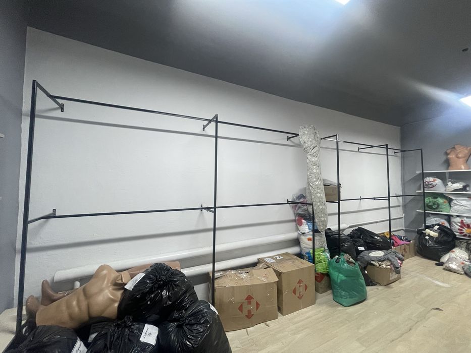 Продам обладнання для магазину одягу парфумів і т д