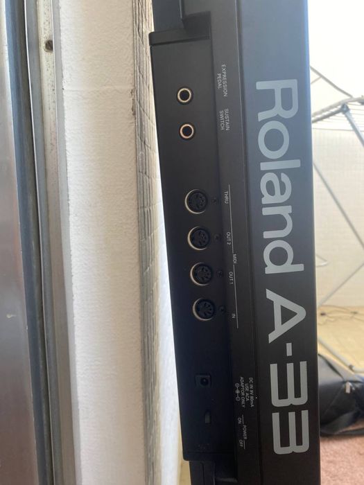 Roland A-33 – Controlador MIDI Profissional de 76 Teclas